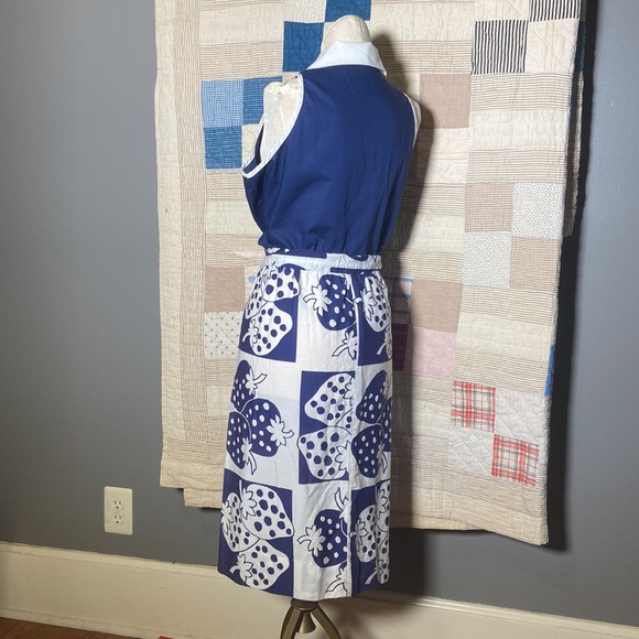 1970s “Beeline” Strawberry Print Dress - Picture 5 of 6